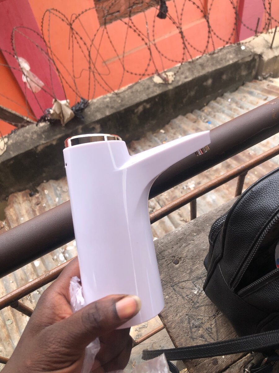 Automatic water dispenser