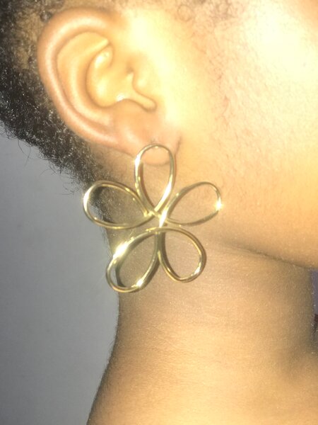 Boucles d'oreilles florales dorées