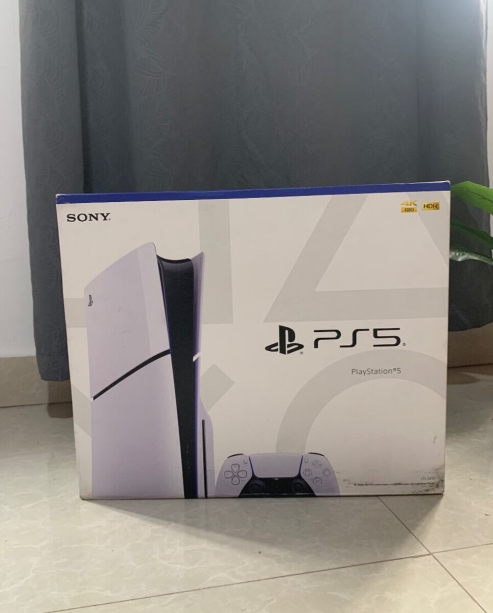 PS5 Slim 6 00gig Two Controllers With CD games of  Uncharted