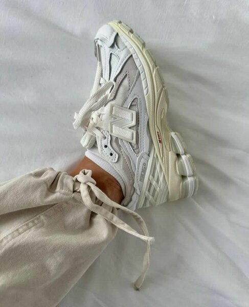 New balance 2002r