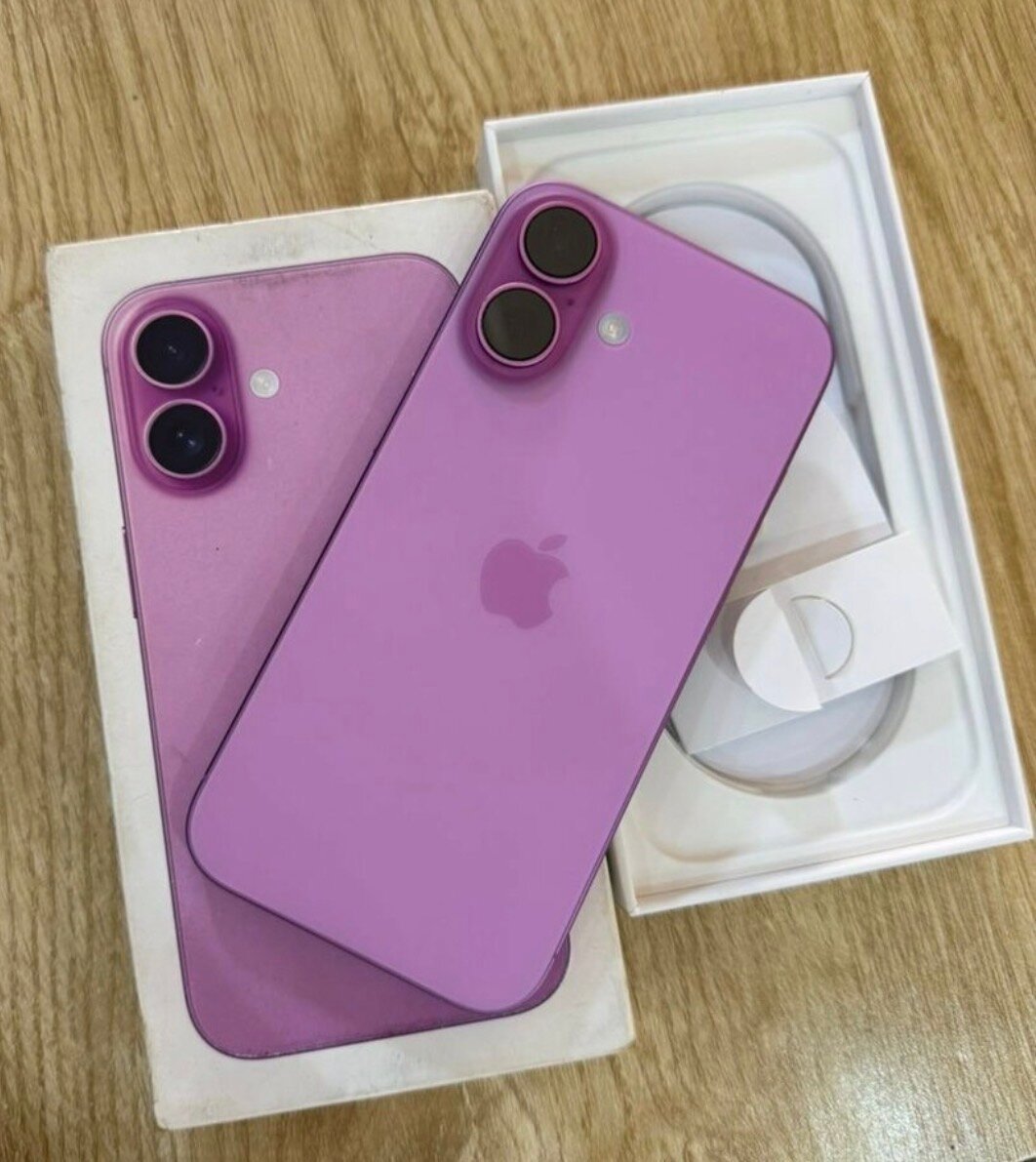 iPhone 16  simple