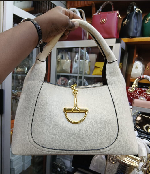 Sac à main élégant cuir