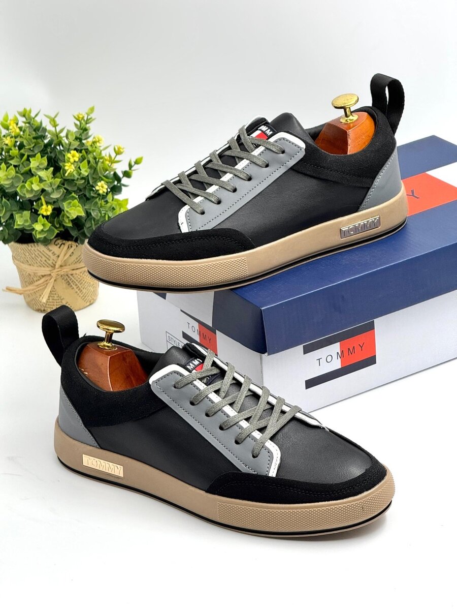 TOMMY HILFIGER GREY AND BLACK