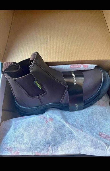 Pioneer safety boots..