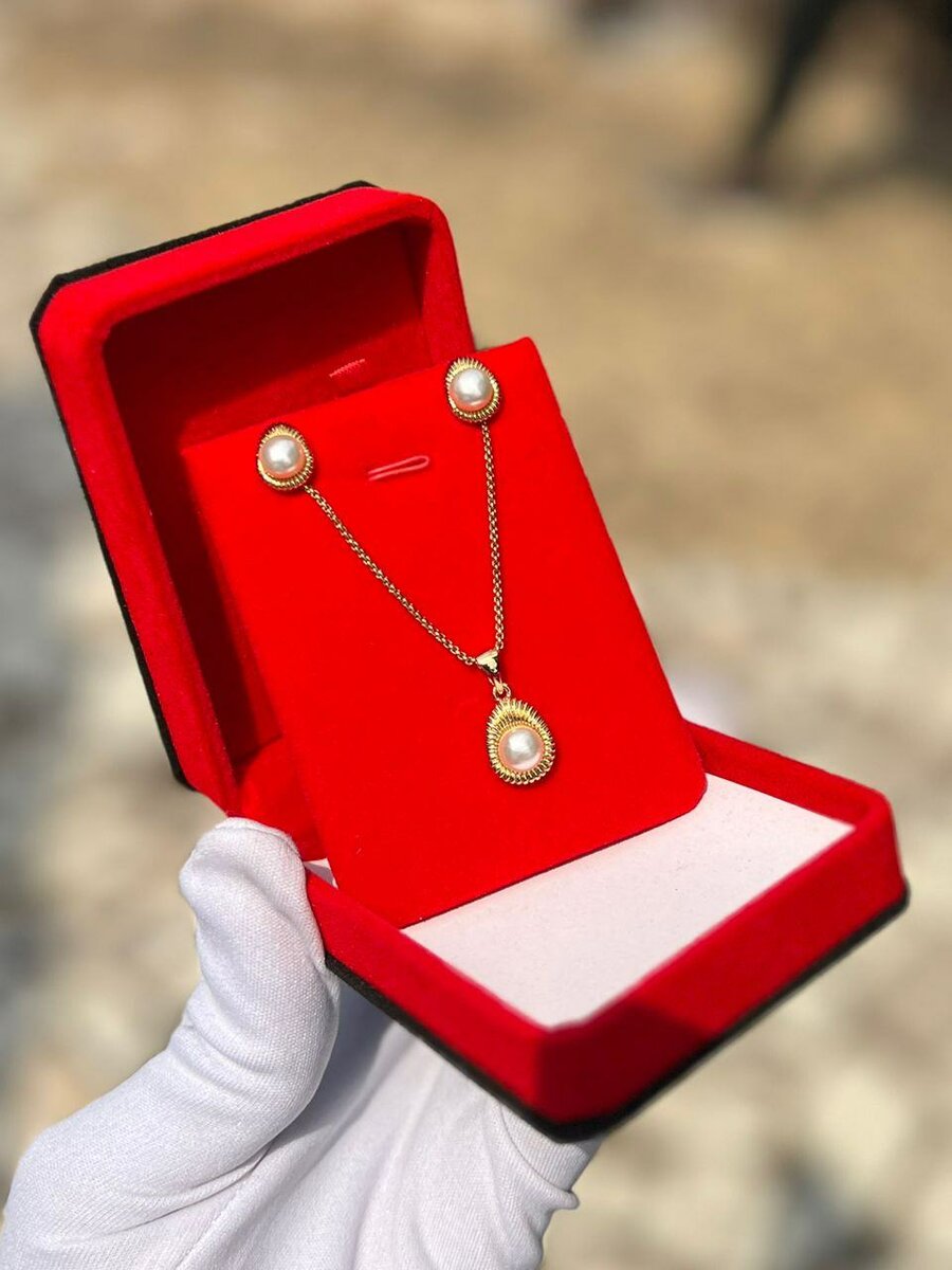 Ensemble collier et boucles d'oreilles luxe