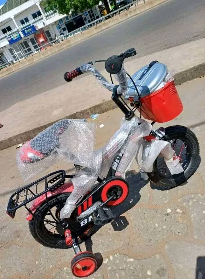 Vélo enfant avec stabilisateurs