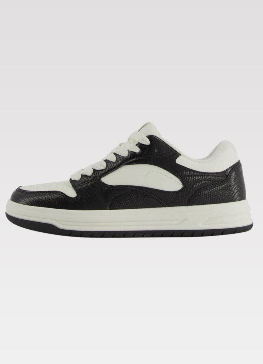 Baskets Noires et Blanches