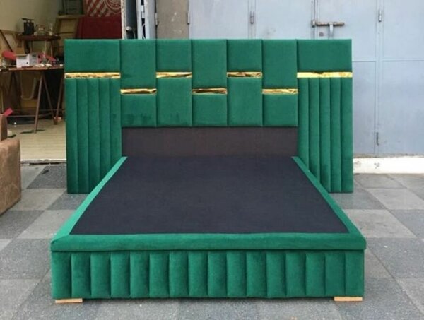 Lit vert capitonné avec tête de lit