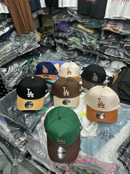 Casquettes à Logo Varié