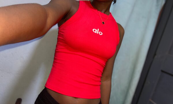 Top sportif élégant Alo