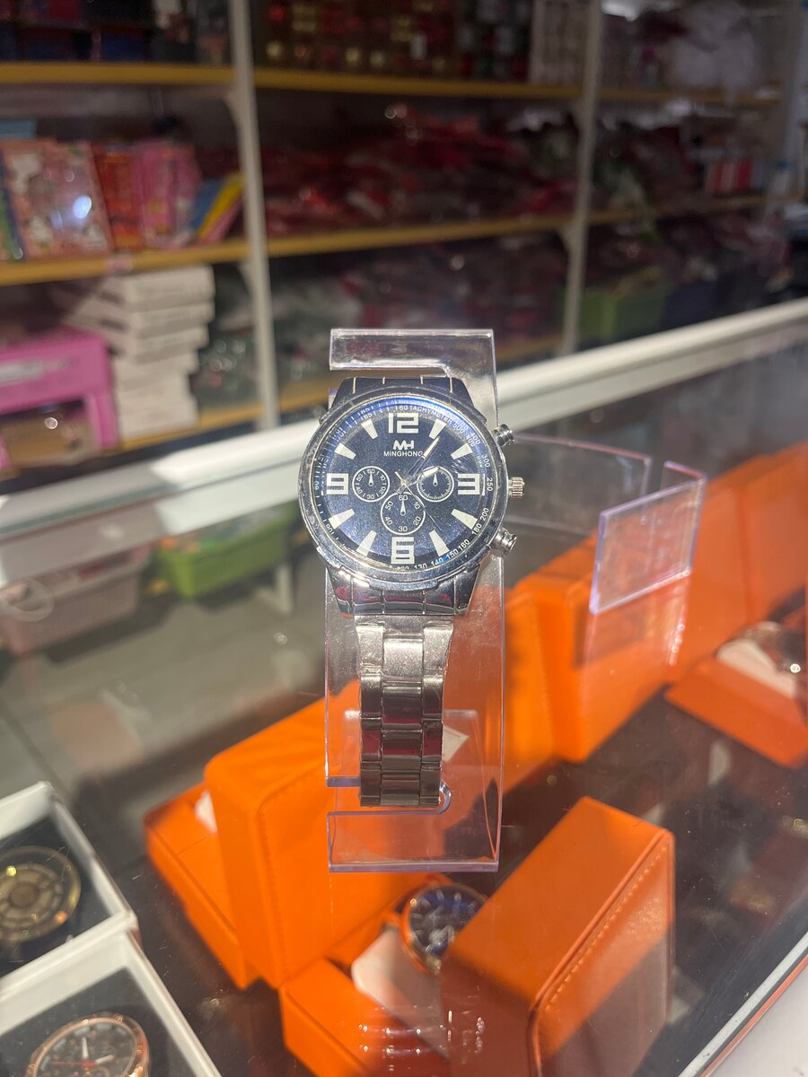 Montre-bracelet élégante homme