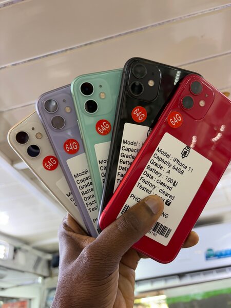 iPhone 11 - 64Go Divers