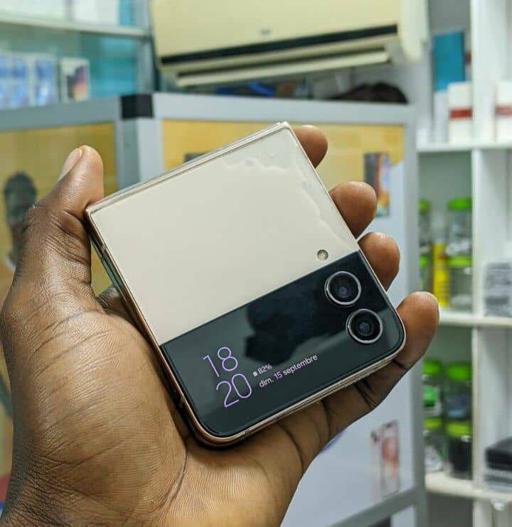 Samsung Galaxy z flip 06