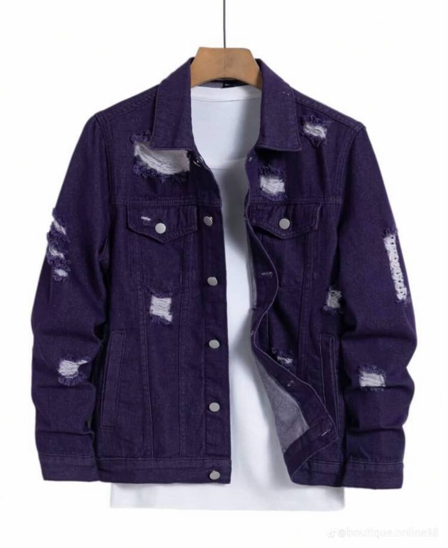 Veste en jean violet déchirée