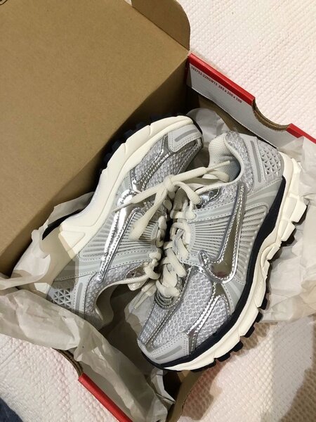 Nike VOMERO 5 Gris Blanc