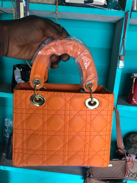 Sac à main orange élégant