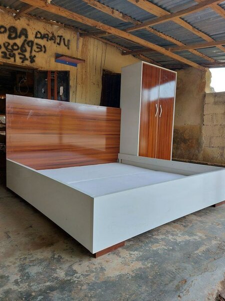 Lit moderne avec placard intégré