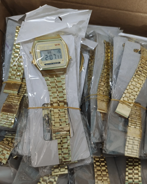 Montres digitales rétro élégantes