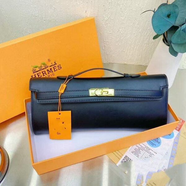 Clutch en cuir élégant Hermès