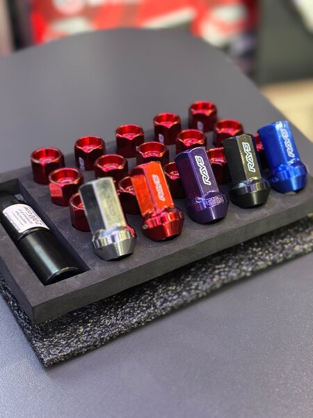 Стальные гайки от фирмы RAYS