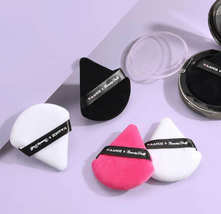 Poudre cosmétique triangulaire