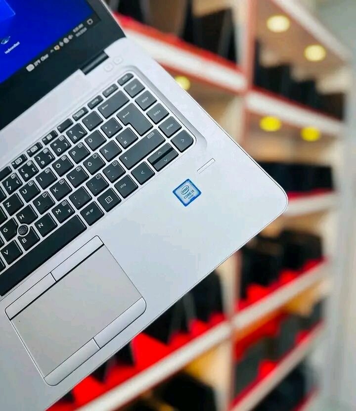 Élégant Ordinateur Portable