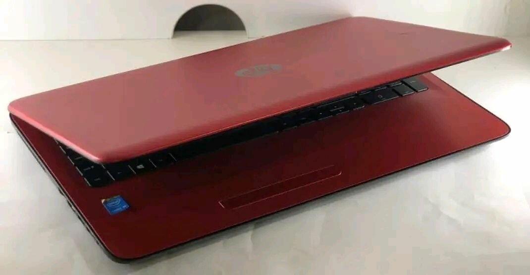 Ordinateur Portable Rouge Élégant