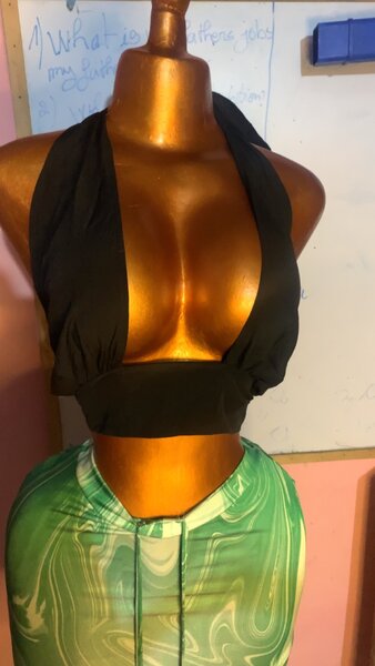 Haut sans manches décolleté