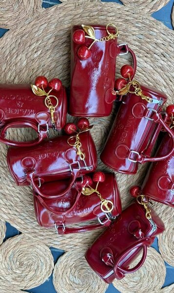 Sac à main en cuir rouge