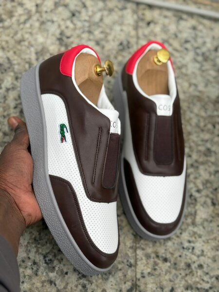 Chaussure de marque lacoste