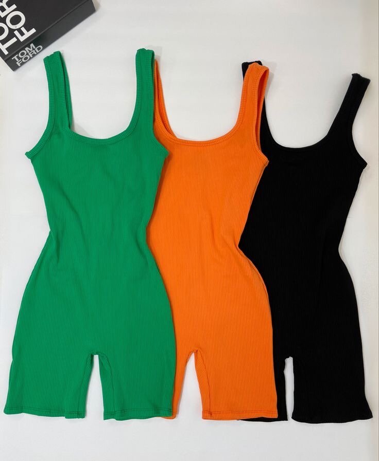 Combinaison moulante élégante