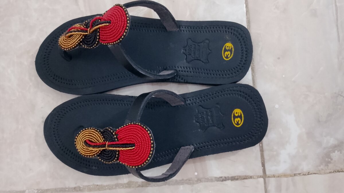 Sandales artisanales perlées