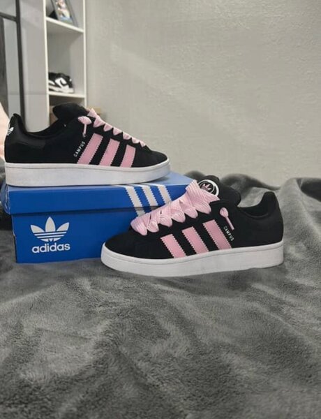 Chaussures Adidas noires et roses