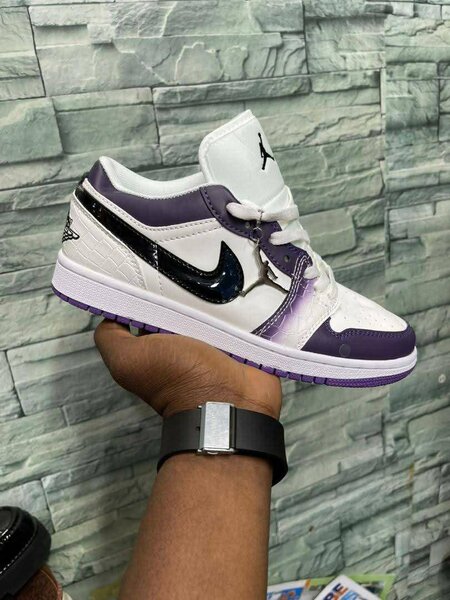 Baskets basses en cuir tendance