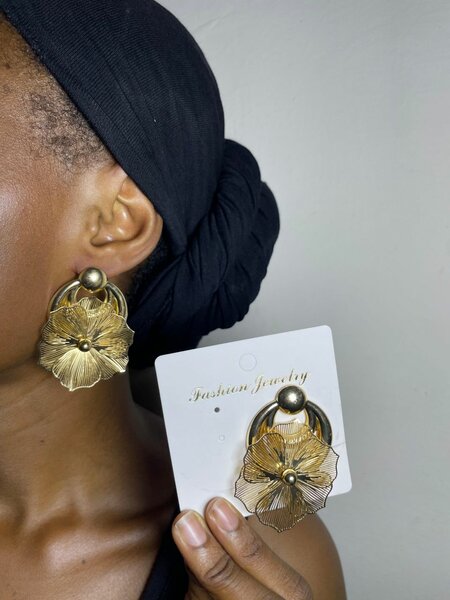 Boucles d'oreilles florales dorées