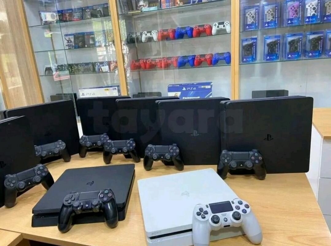 Console PS4 avec manettes
