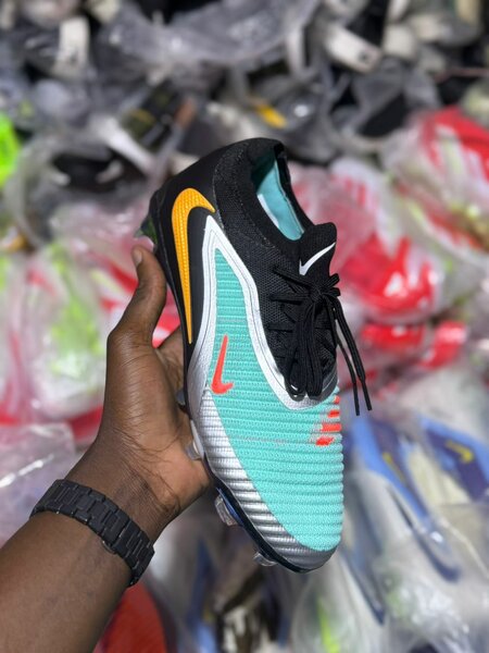 Chaussures de foot colorées