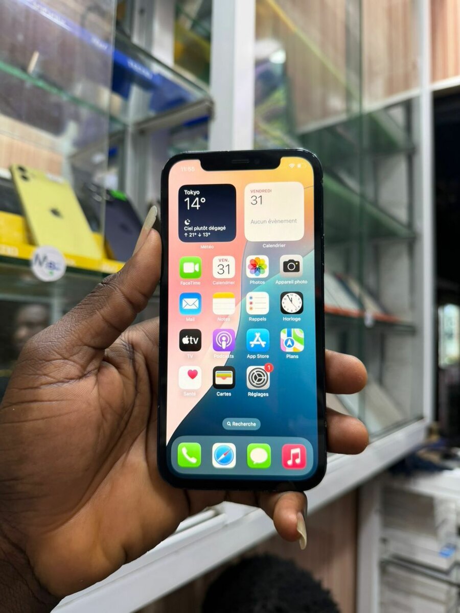 iPhone 12 Noir 2nd main