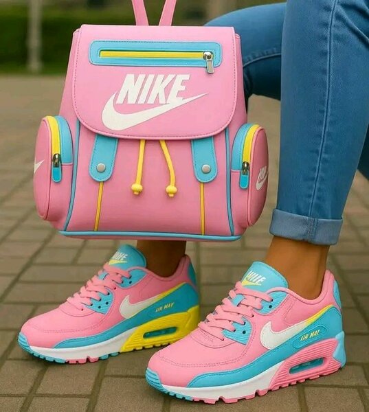 Sneakers et Sac à dos Nike Colorés