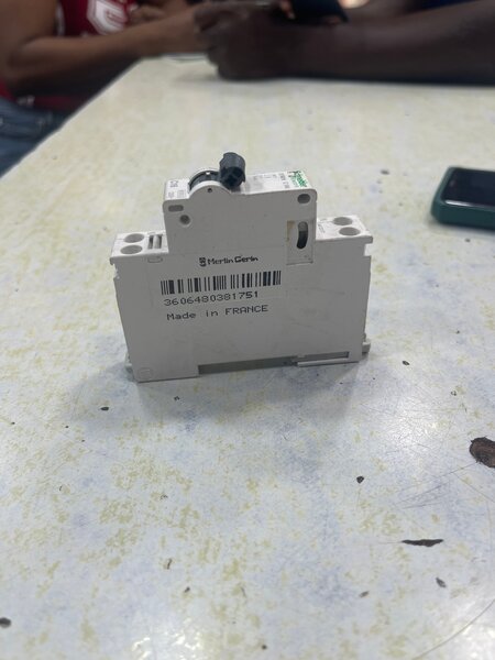 Disjoncteur Schneider C16A