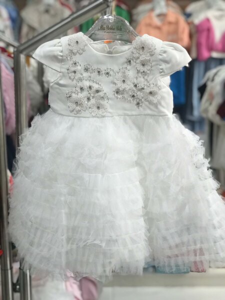 Robe bébé blanche élégante