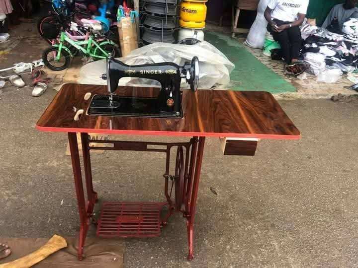 Machine à coudre Singer classique