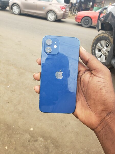 Iphone 12 simple propre