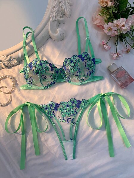 Ensemble lingerie brodé floral
