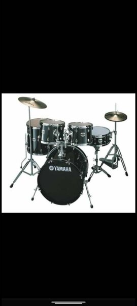 Yamaha Acoustic Drum Set