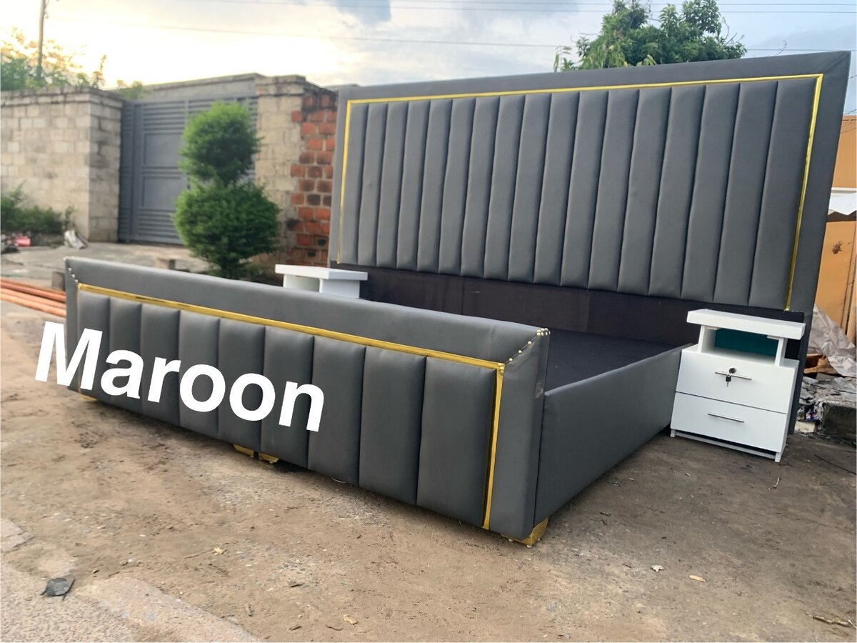 Bed, headboard and side drawers