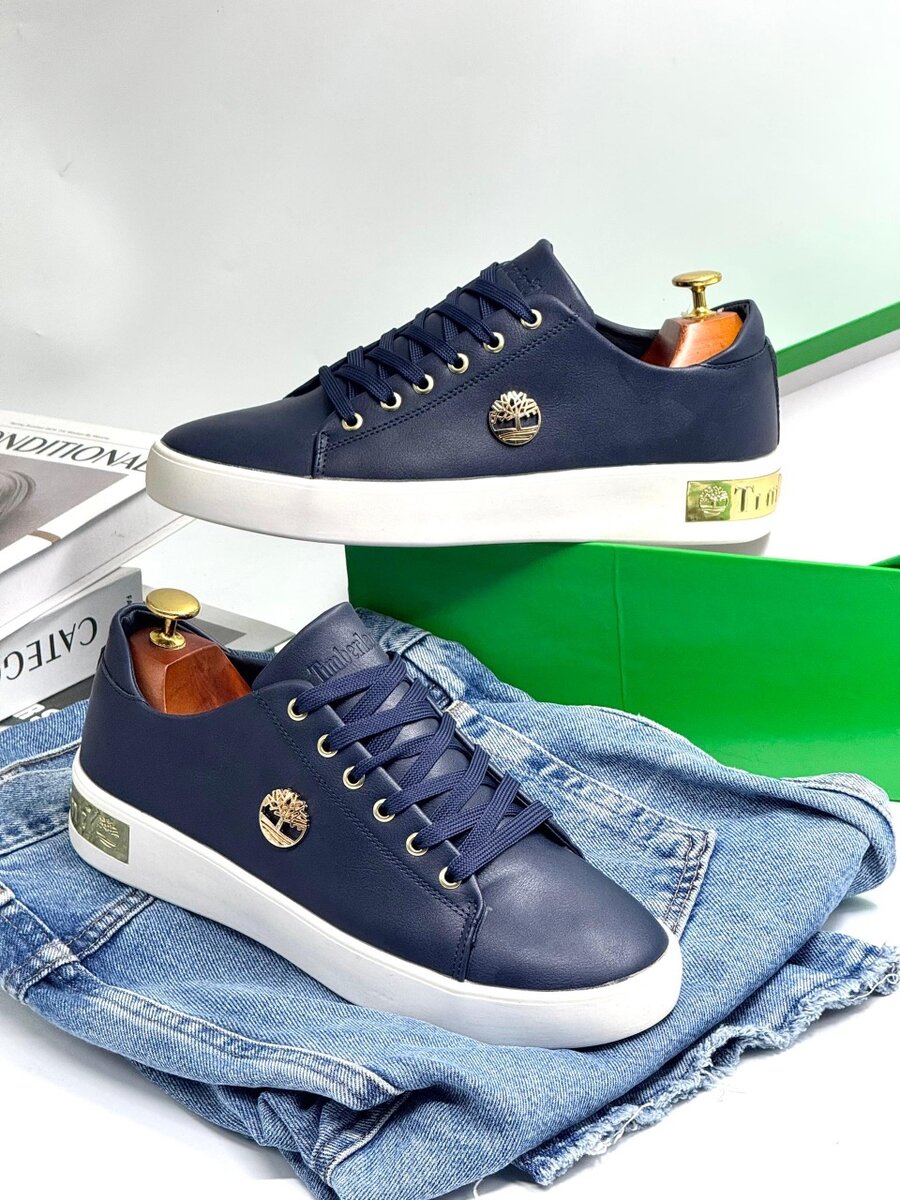 TIMBERLAND NAVY AND WHITE