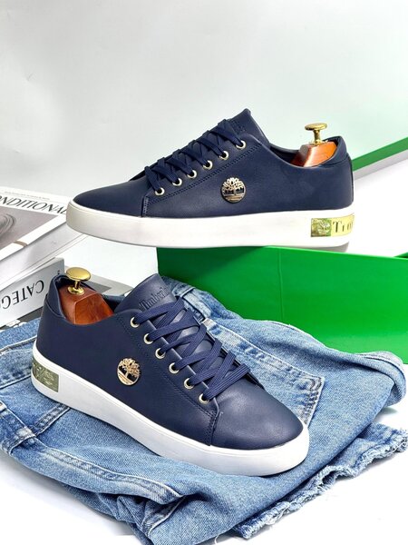 TIMBERLAND NAVY AND WHITE
