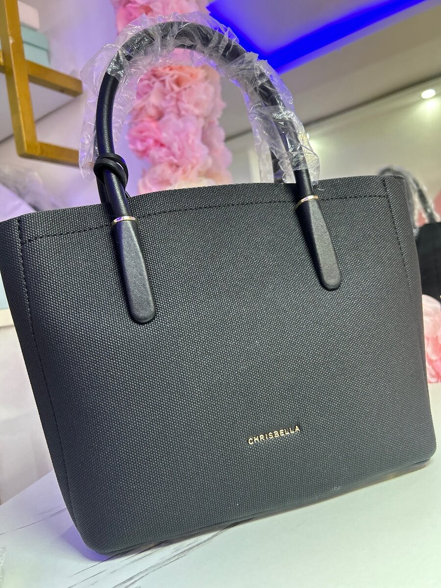 Sac à main en cuir noir élégant