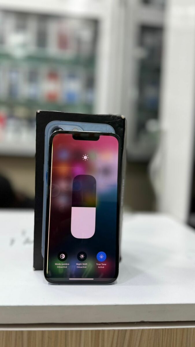 iphone 13 pro 256giga un trait dans lécran tout est dorigi